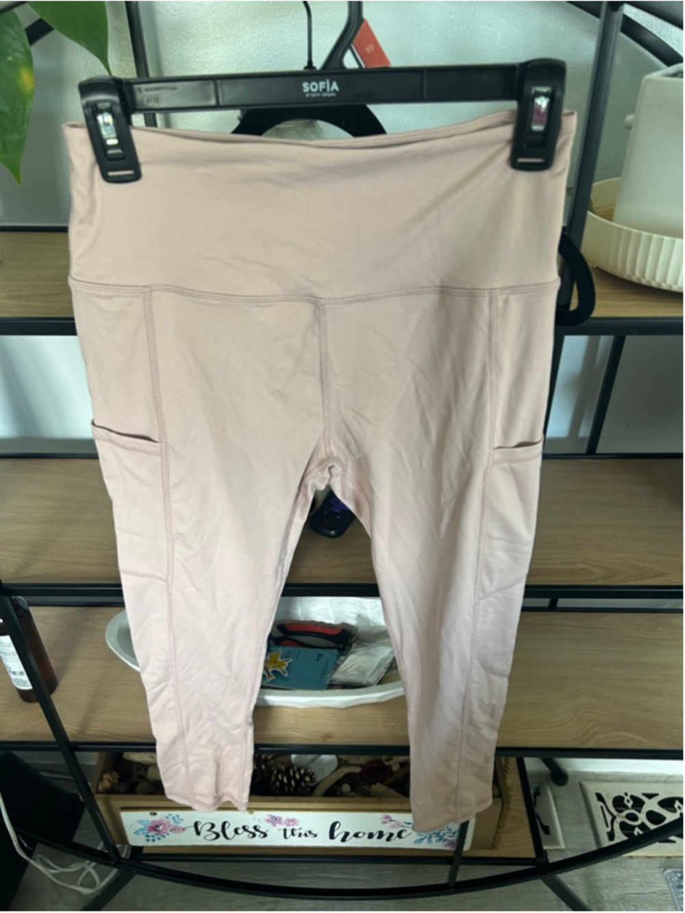 Women's Venus Pink Cropped Leggings Size M